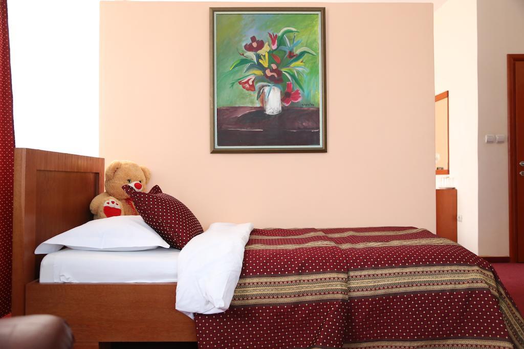 Hotel Apollonia Pristina Værelse billede