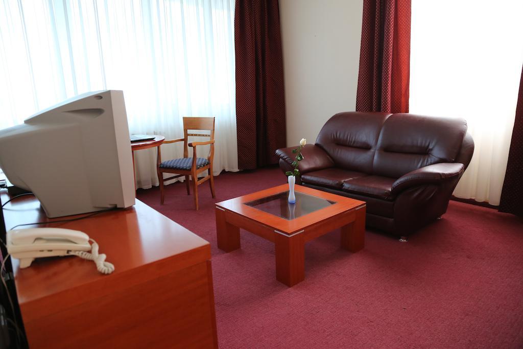 Hotel Apollonia Pristina Værelse billede