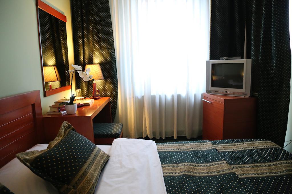 Hotel Apollonia Pristina Værelse billede