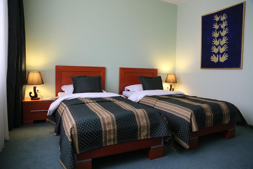 Hotel Apollonia Pristina Værelse billede