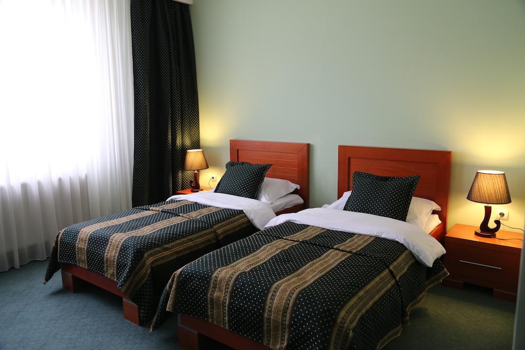 Hotel Apollonia Pristina Værelse billede