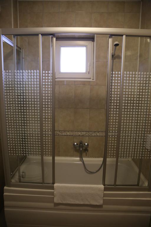 Hotel Apollonia Pristina Værelse billede