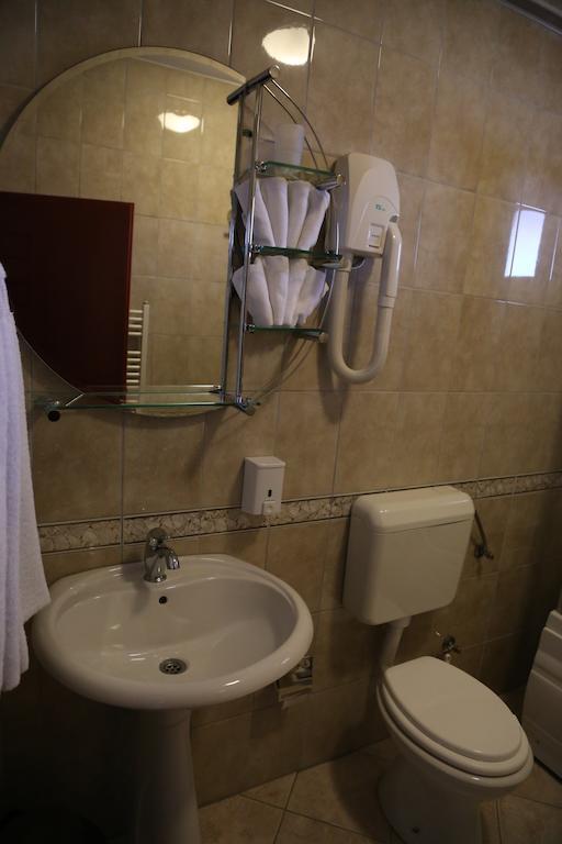 Hotel Apollonia Pristina Eksteriør billede