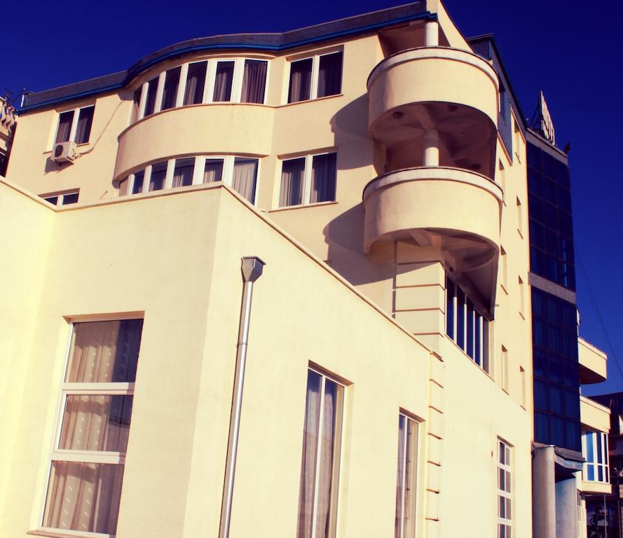 Hotel Apollonia Pristina Eksteriør billede